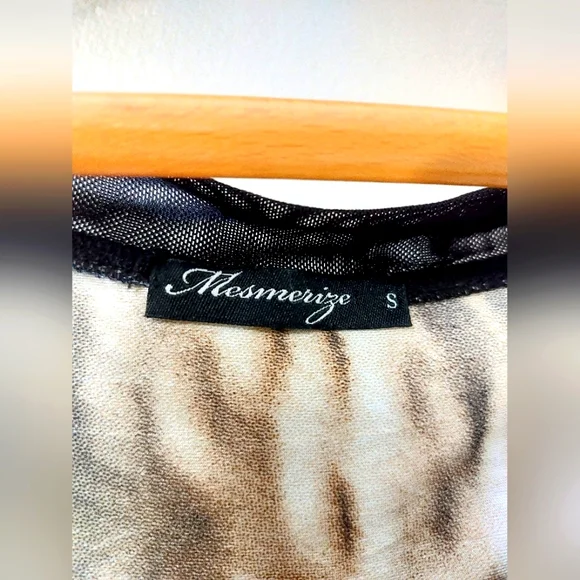 Colorful and Bold Mesmerize Tank Top. Long. Size Small. Floral and Animal Print. - Picture 4 of 5